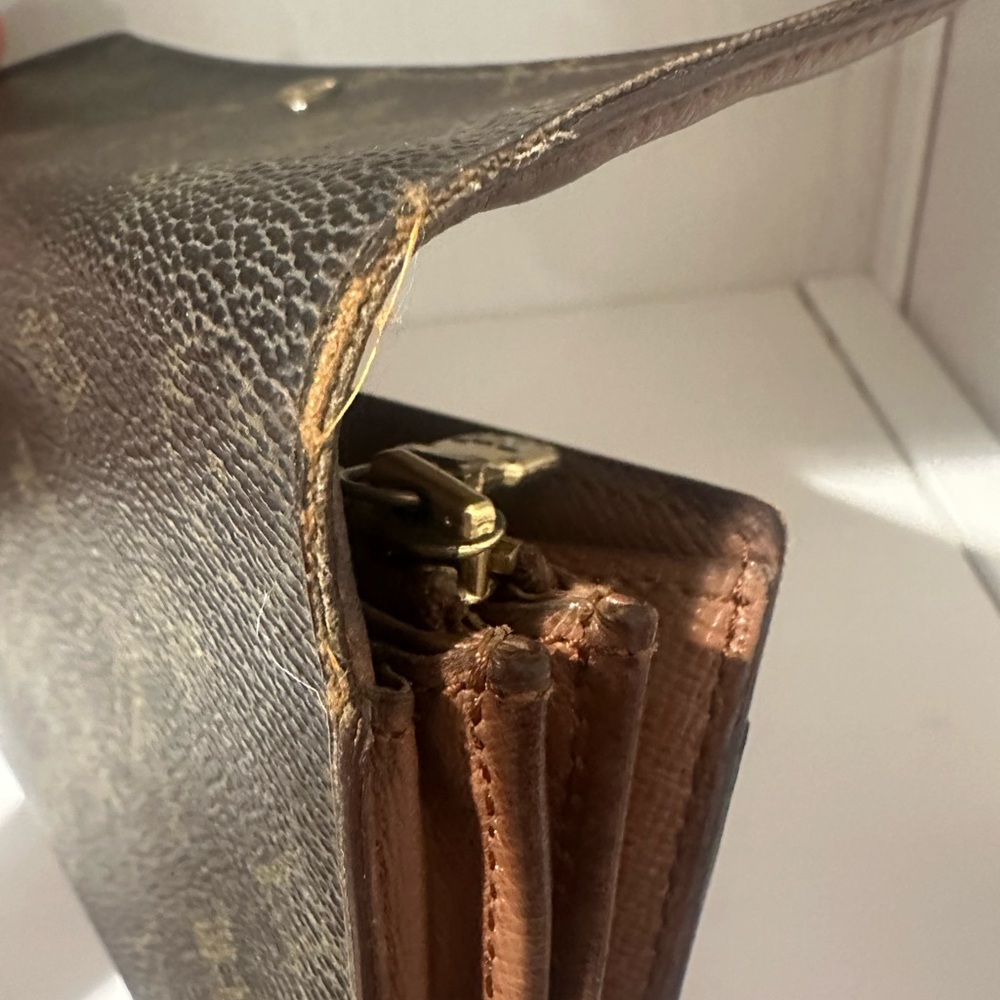 Louis Vuitton Monogram Sarah Wallet - Picture 12 of 16